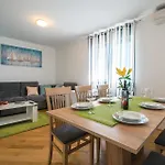 公寓 2 Bedroom Awesome In *