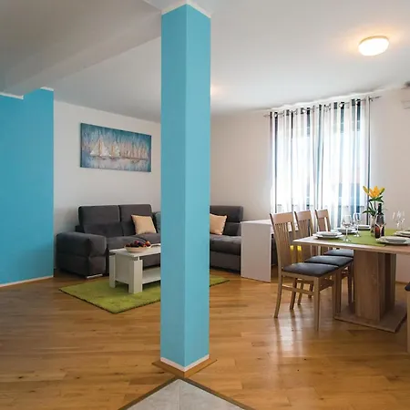 2 Bedroom Awesome In Labin