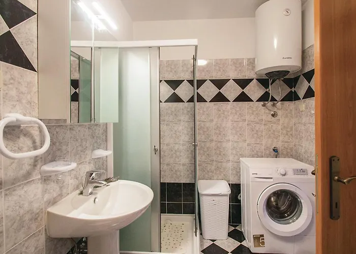 2 Bedroom Awesome In *