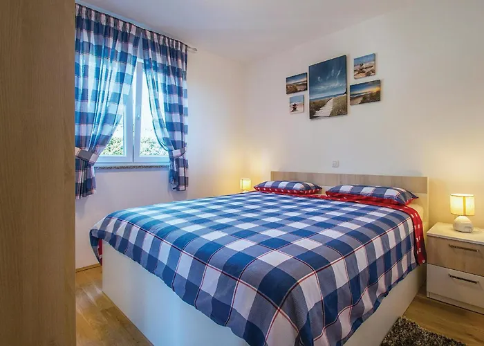 2 Bedroom Awesome In Labin