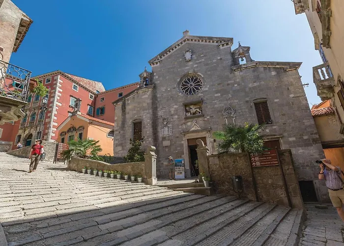 2 Bedroom Awesome In Apartman *